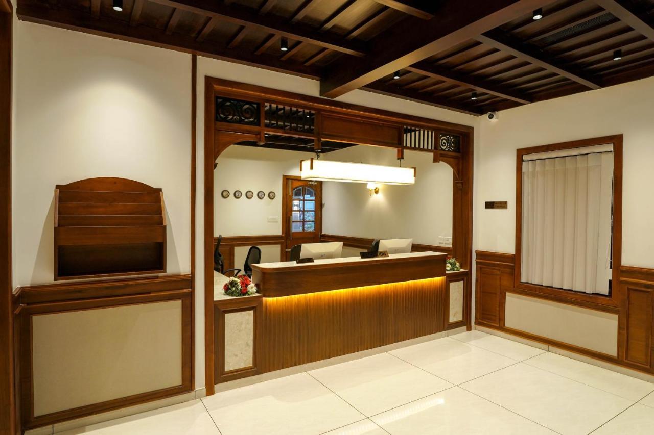Hotel Heritage Plaza Kottayam Exterior photo